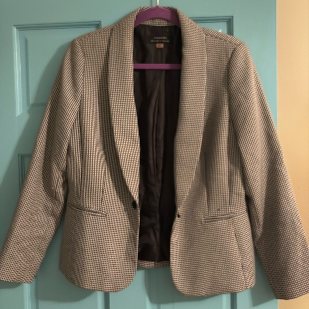 Tahari blazer